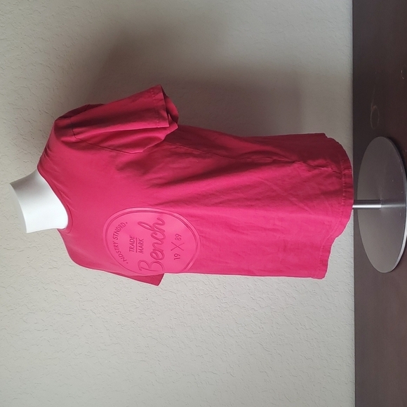 Red Bench Men's Tee Shirt, Medium - Picture 1 of 6